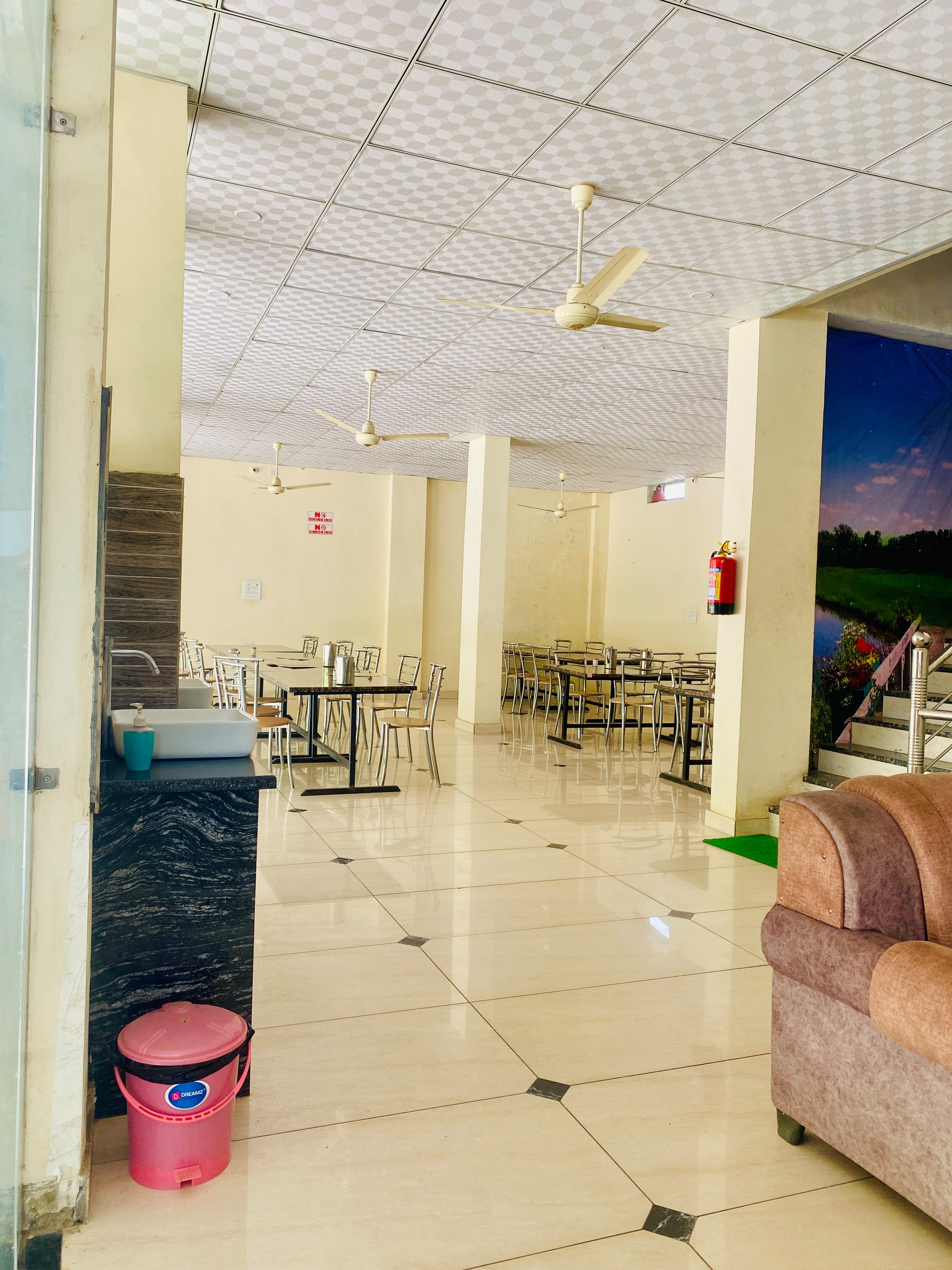 HOTEL RAJ VILAS Restaurant